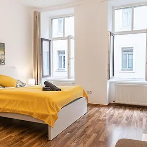 Peaceful 1br Apt. Near Metro Station Langenfeldg. , Viena Austria